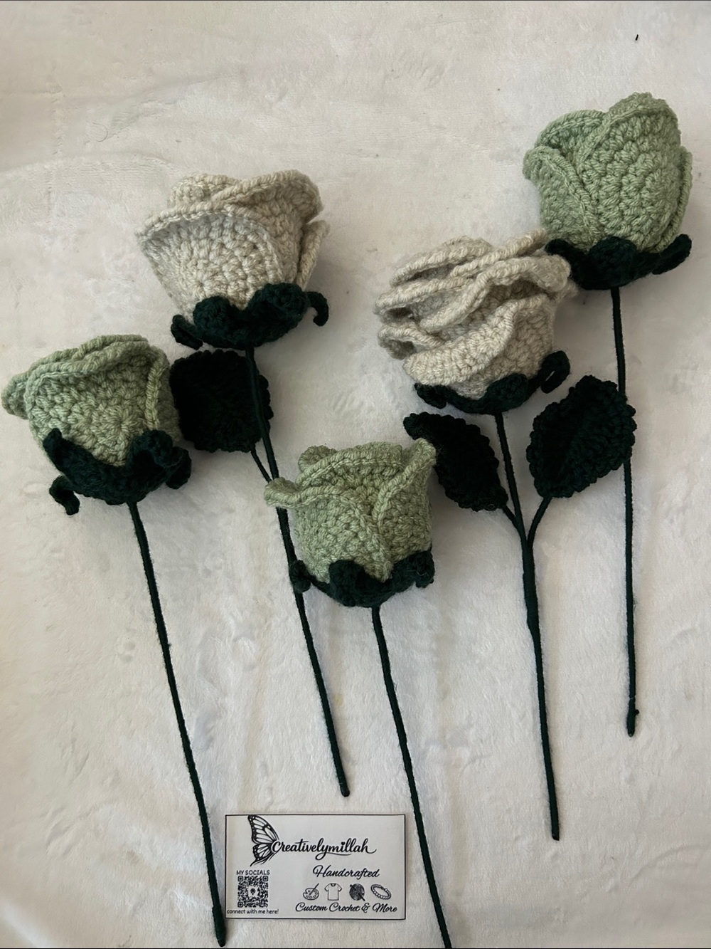 5 crochet Roses